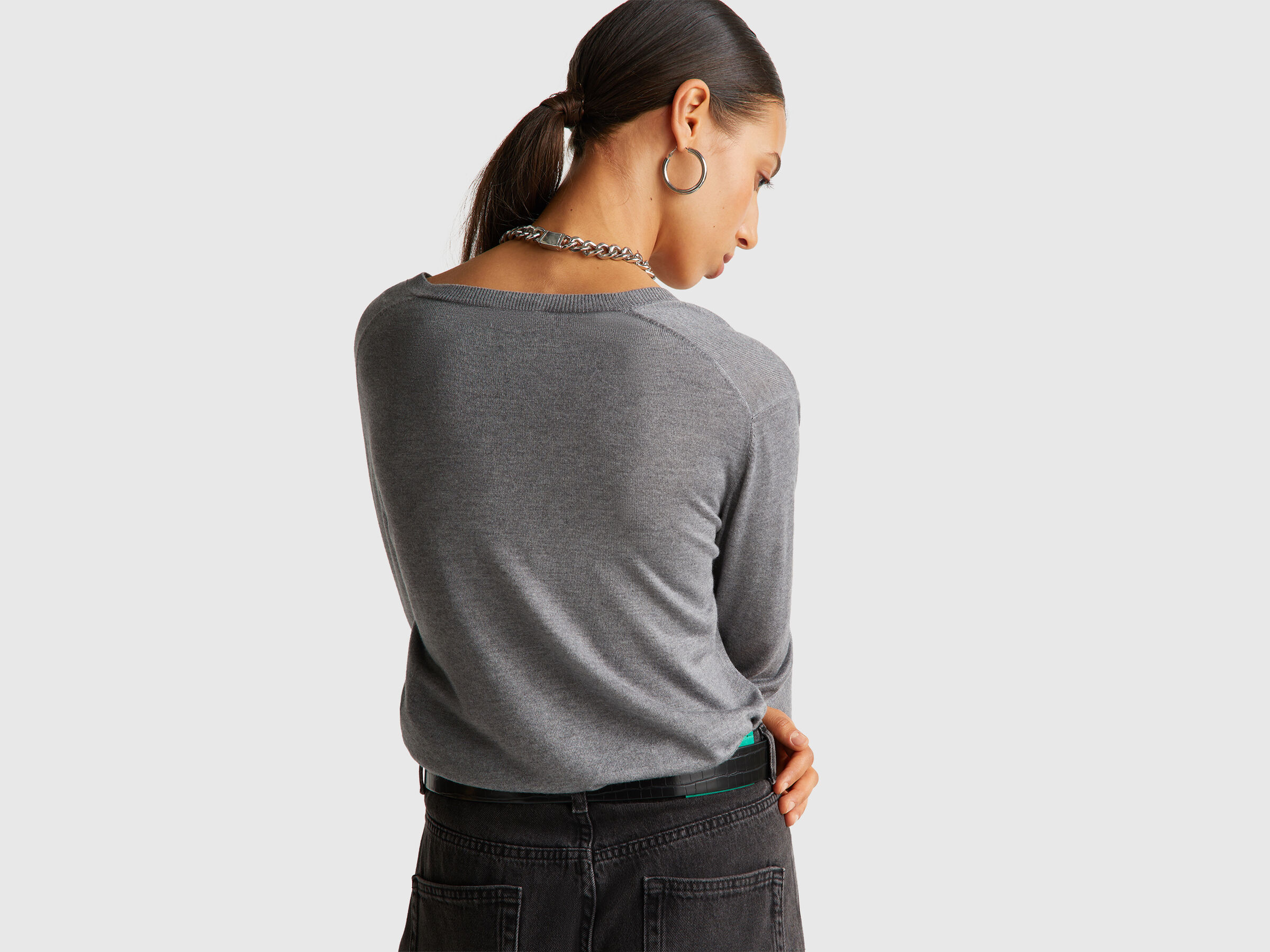 V NECK SWEATER L/S Women image number 2